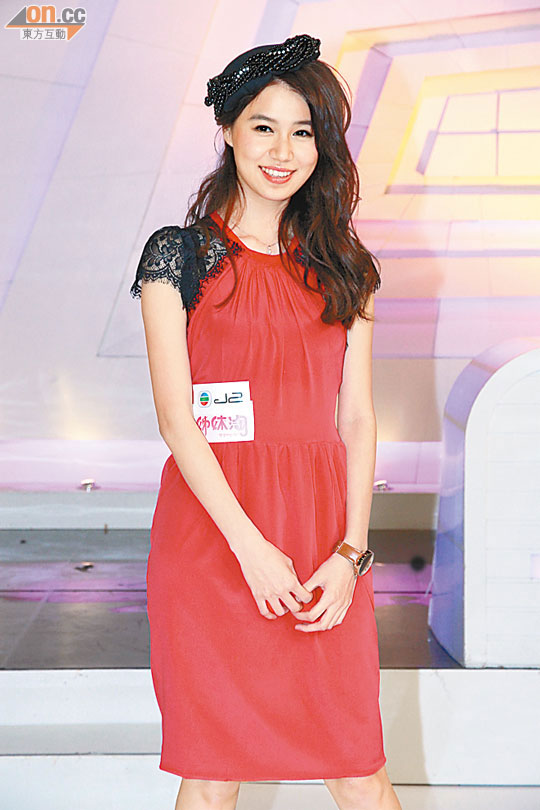 Trò lố nữ MC dựng cảnh bị cầu thủ Manchester sàm sỡ - 2