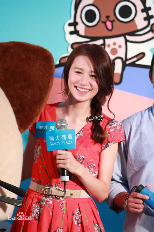 Trò lố nữ MC dựng cảnh bị cầu thủ Manchester sàm sỡ - 5