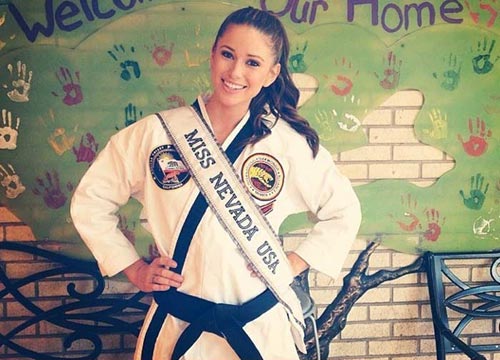 Hoa hậu Mỹ là võ sỹ Taekwondo đai đen - 1