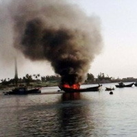 Tin tức trong ngày - Tàu của ngư dân Lý Sơn bốc cháy ở Hoàng Sa