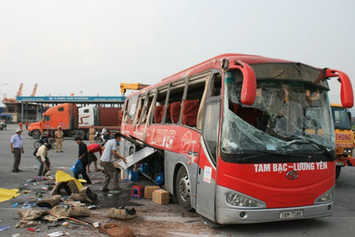 Tai nạn xe khách ở Hải Phòng: "Tôi kinh sợ giao thông VN" - 1