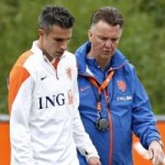 Bóng đá - Van Persie bất ngờ gặp họa, Van Gaal lo tái mặt