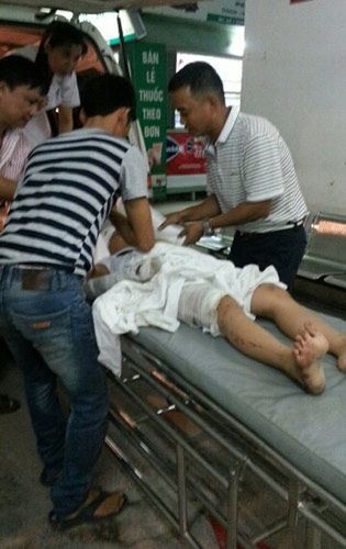 Tai nạn xe khách ở Hải Phòng: Nỗ lực cứu các nạn nhân - 2