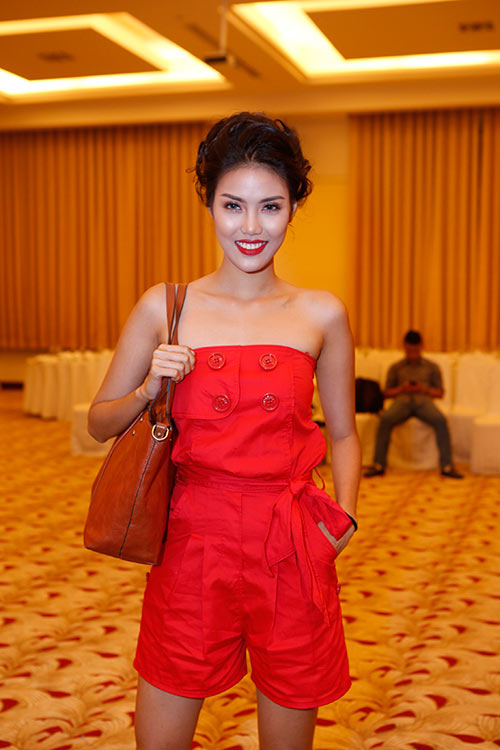 Ca sĩ Hải Băng đứng tuổi vì tóc búi - 10