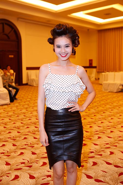 Ca sĩ Hải Băng đứng tuổi vì tóc búi - 3