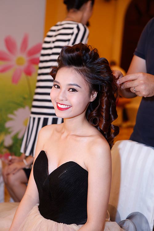 Ca sĩ Hải Băng đứng tuổi vì tóc búi - 4