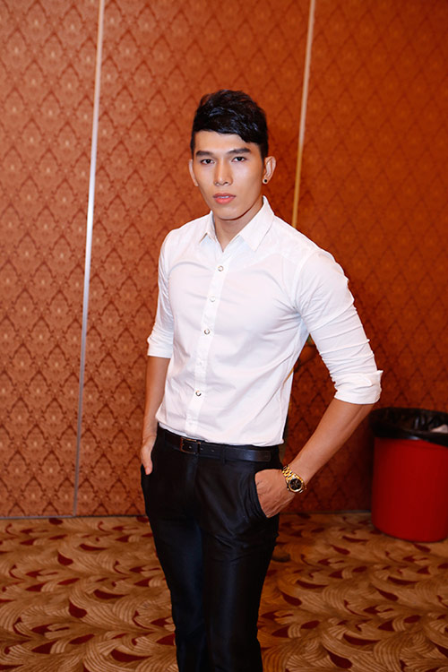 Ca sĩ Hải Băng đứng tuổi vì tóc búi - 17