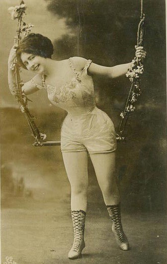 Kinh ngạc với vòng eo siêu nhỏ của phụ nữ xưa - 6