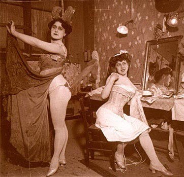 Kinh ngạc với vòng eo siêu nhỏ của phụ nữ xưa - 4