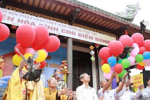 Hơn 4.000 tăng ni, phật tử cầu nguyện hòa bình biển Đông - 2