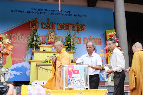 Hơn 4.000 tăng ni, phật tử cầu nguyện hòa bình biển Đông - 3