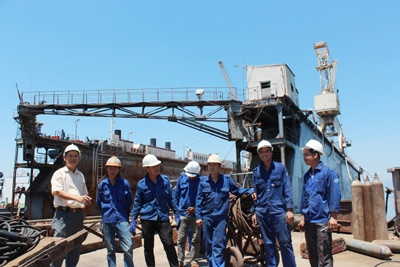 Trắng đêm “hồi sức” cho những “chiến mã” Hoàng Sa - 2