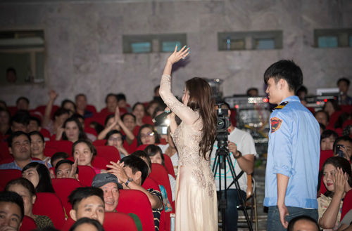 Từ Úc về, thầy trò Phương Mỹ Chi "gây sốt" ở Hà Nội - 4