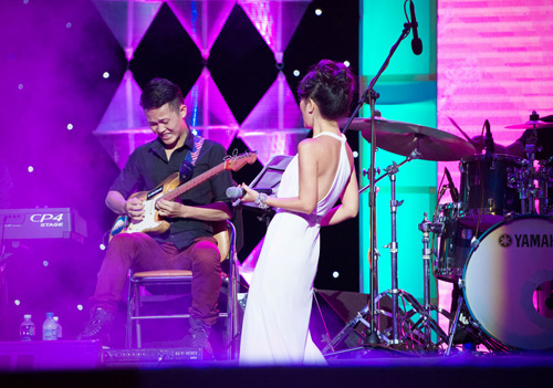 Từ Úc về, thầy trò Phương Mỹ Chi "gây sốt" ở Hà Nội - 16