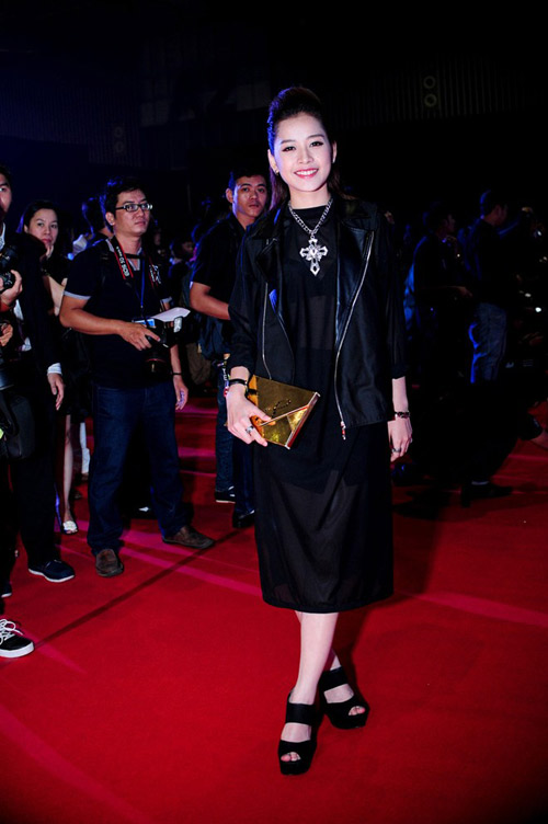 17 mỹ nhân Việt hở bạo nhất đêm 11/6 - 8