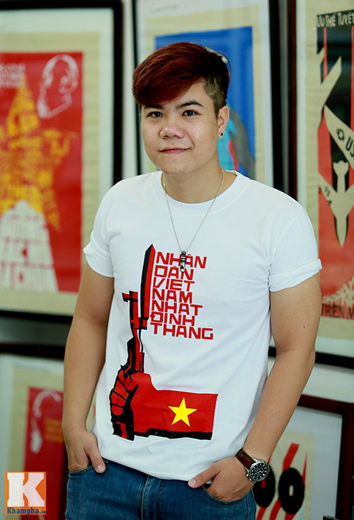 Đinh Mạnh Ninh thích thú áo phông "yêu nước" - 1