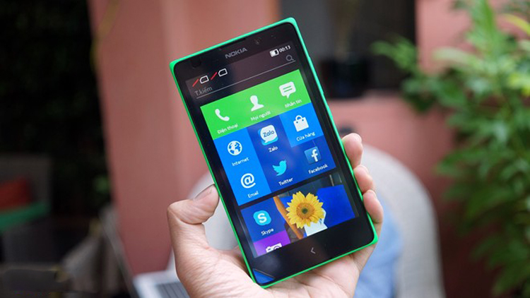 Microsoft chính thức cho ra mắt điện thoại Nokia XL 2 SIM 2 sóng với thiết kế trẻ trung, màu sắc rực rỡ cùng màn hình 5 inch được sắp xếp trên giao diện được lấy cảm hứng từ dòng sản phẩm Lumia và màn hình Fastlane thông minh từ dòng Asha.
