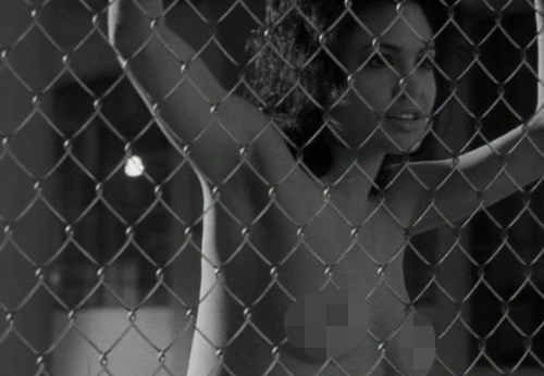 Cận cảnh 23 thềm ngực “ám ảnh” nhất trên phim - 9