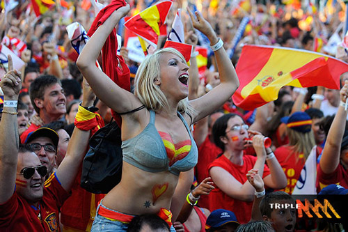 Nóng bỏng như các nữ cổ động viên bóng đá - 5