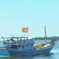 Tin tức trong ngày - Tàu cá hỏng, 11 ngư dân trôi tự do một tuần trên biển