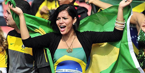 Nóng bỏng như các nữ cổ động viên bóng đá - 7