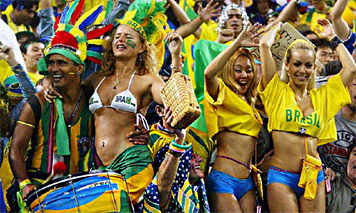 Nóng bỏng như các nữ cổ động viên bóng đá - 9