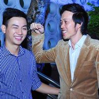 Ca nhạc - MTV - Hoài Lâm "trẻ thơ" bên cha nuôi Hoài Linh