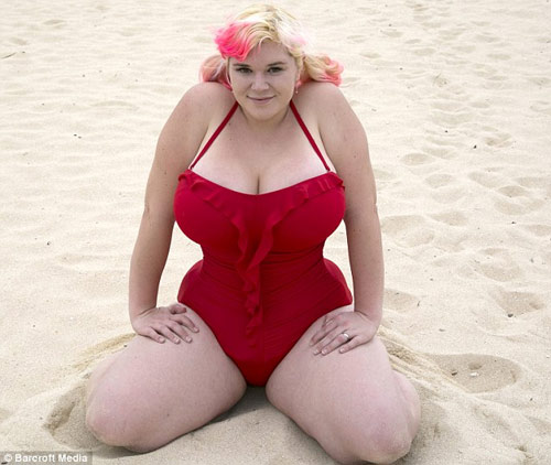 Cô gái hành xác để trông giống nhân vật hoạt hình - 4