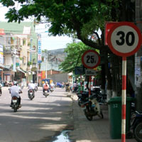 Tin tức trong ngày - Bộ trưởng Thăng &quot;dẹp&quot; biển báo hạn chế tốc độ dưới 40km/h