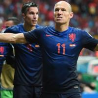 Bóng đá - "Song kiếm" Persie - Robben "ra đòn" với TBN