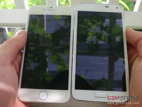 iPhone 6 đọ dáng bên Galaxy S5 - 1