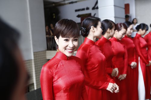 Hot: Bentley 11 tỷ rước Trà My Idol về nhà chồng - 9