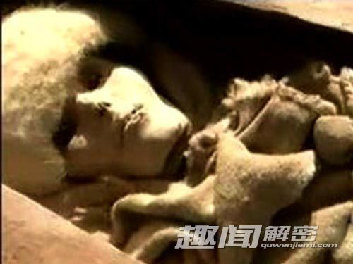 Chuyện đáng sợ về "ma nơ canh" người thật - 4