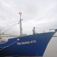 Tin tức trong ngày - Ngư dân muốn cùng tàu sắt vươn khơi bám biển