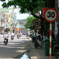 Tin tức trong ngày - Biển hạn chế tốc độ dưới 40km/h không khác gì &quot;cái bẫy&quot;