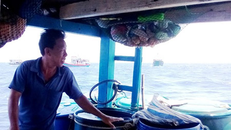 Đối diện với “quái thú” ở Hoàng Sa - 2