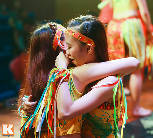 Sinh viên trường múa khóc như mưa ngày chia tay - 10