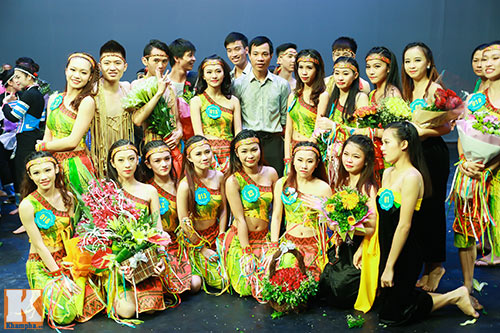 Sinh viên trường múa khóc như mưa ngày chia tay - 19