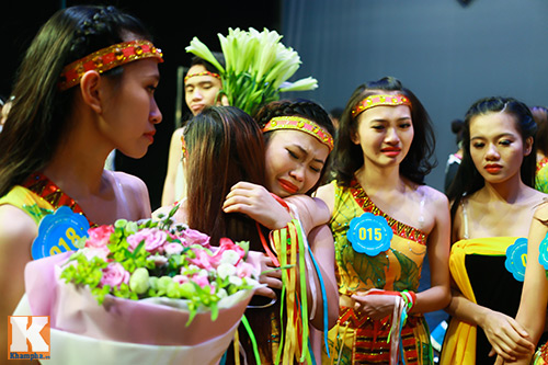 Sinh viên trường múa khóc như mưa ngày chia tay - 16