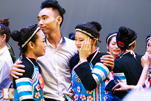 Sinh viên trường múa khóc như mưa ngày chia tay - 1