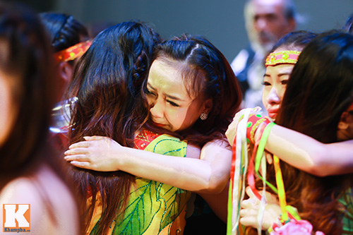 Sinh viên trường múa khóc như mưa ngày chia tay - 2