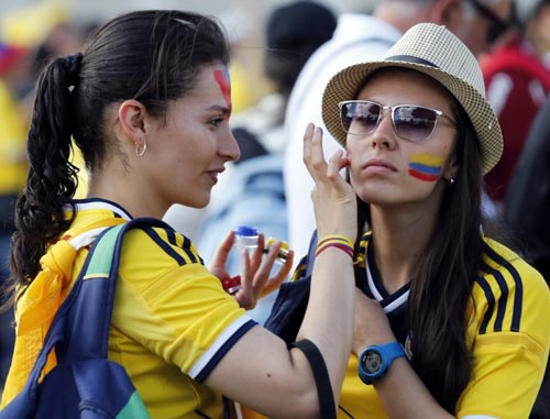 Bóng hồng rực lửa trên khán đài World Cup - 7