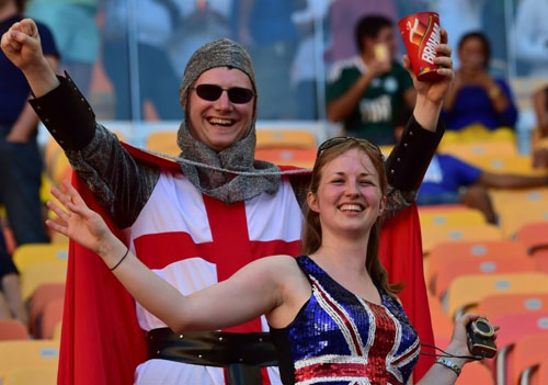 Bóng hồng rực lửa trên khán đài World Cup - 10