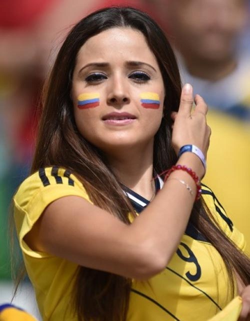 Bóng hồng rực lửa trên khán đài World Cup - 3