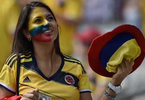 Bóng hồng rực lửa trên khán đài World Cup - 9