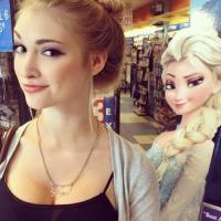 Phim - Bất ngờ trước cô gái giống hệt "Nữ hoàng băng giá"