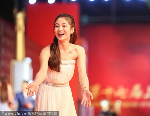 Song Hye Kyo vai trần quyến rũ tại LHP Thượng Hải - 1