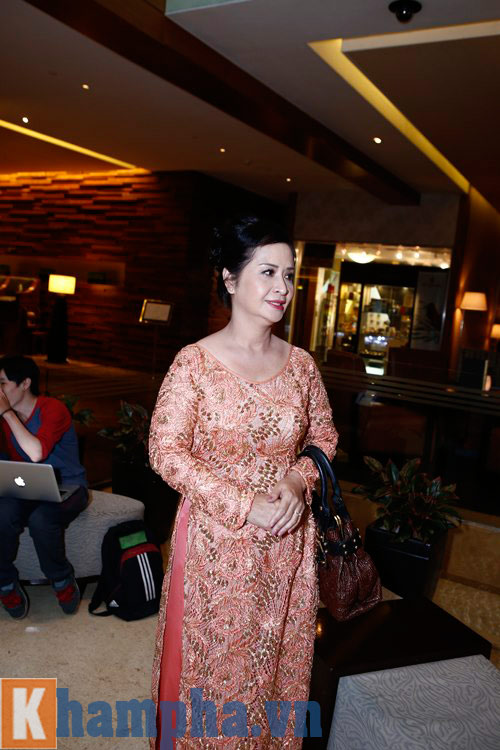 Hoàng Thùy Linh, Harry Lu tách đôi đến đám cưới Trà My - 9