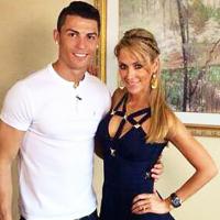 Nữ phóng viên xinh đẹp “hút hồn” Ronaldo