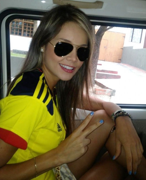 Nữ phóng viên nóng bỏng gây sốt tại World Cup 2014 - 6